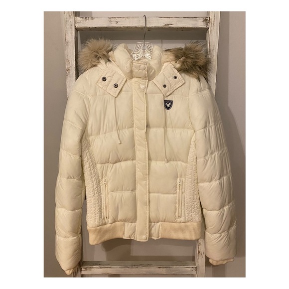 American Eagle Outfitters Jackets & Blazers - American Eagle Puff Coat